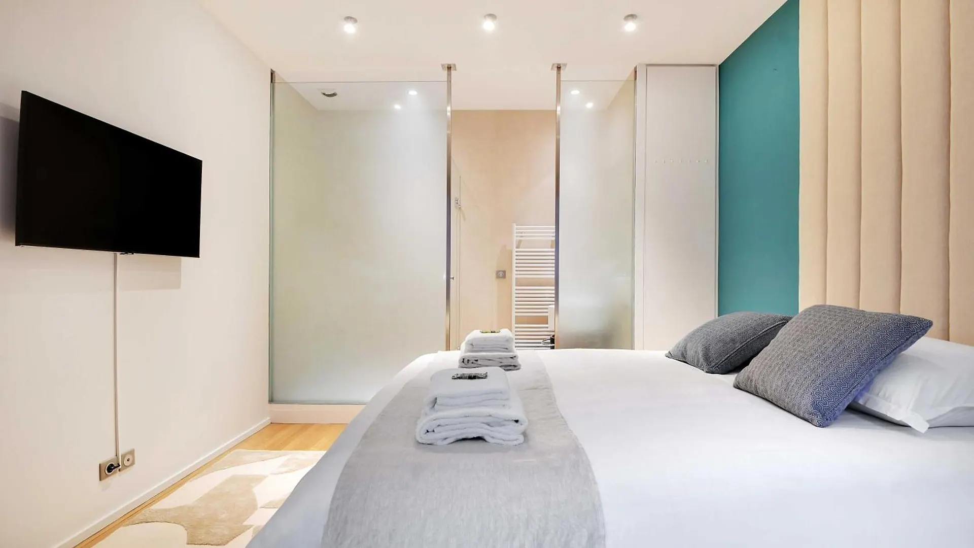 Fabulous House - A Gem In Chic Western Paris 0*,